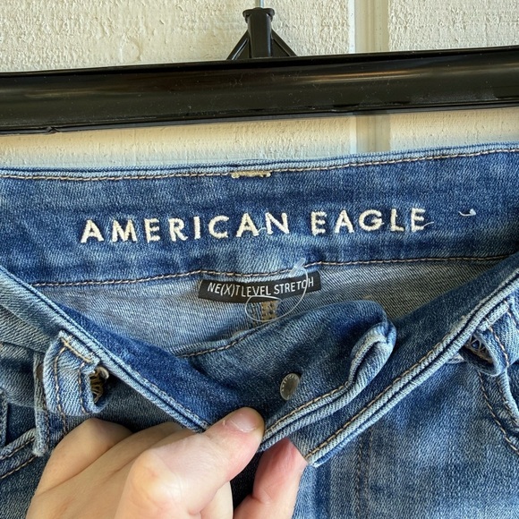 American Eagle High Waisted Light Wash Next Level Stretch Cuffed Shorts Size 0 - Picture 2 of 3